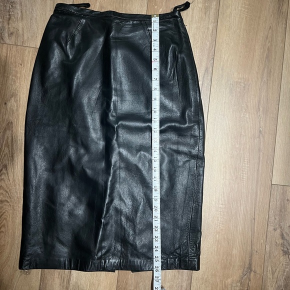 VTG Vintage Sleek Timeless Elegant Black Leather Silk Lined Skirt - Picture 8 of 9